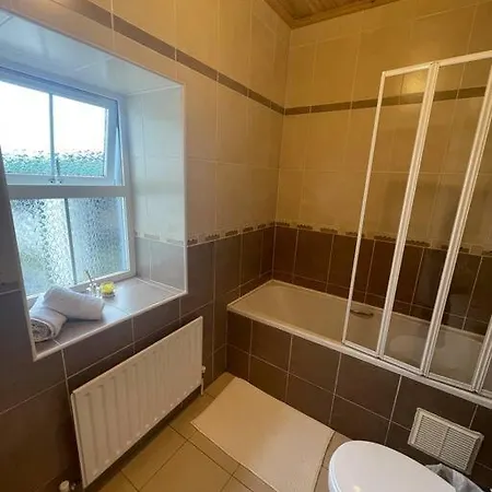 3 Bedroom In The Lahinch Area. *
