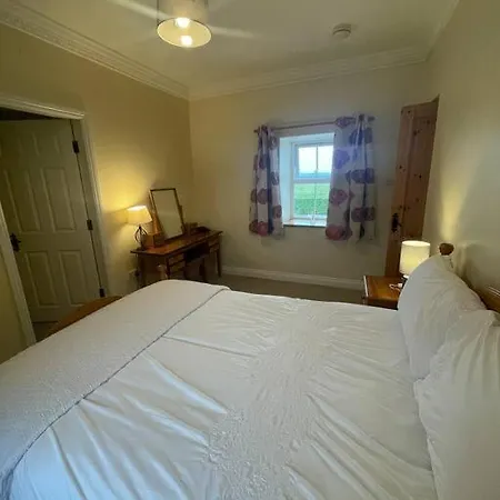 3 Bedroom In The Lahinch Area. *