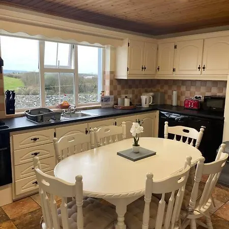 Feriehus 3 Bedroom In The Lahinch Area.
