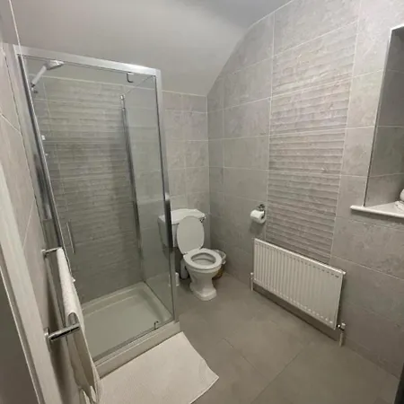 3 Bedroom In The Lahinch Area. *