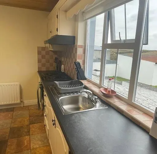 3 Bedroom In The Lahinch Area. 펜션