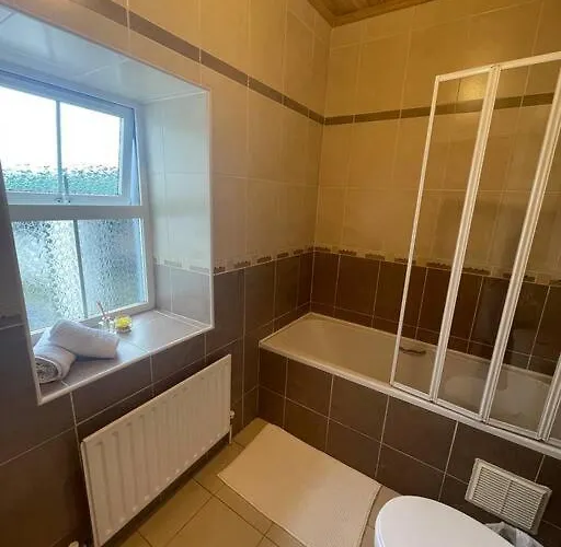 3 Bedroom In The Lahinch Area. *