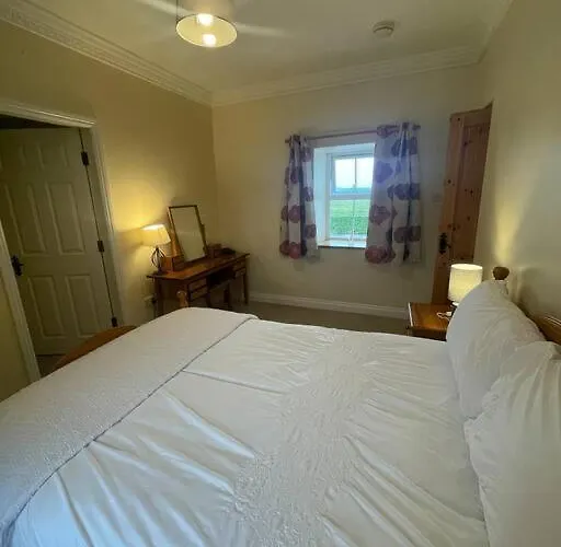 3 Bedroom In The Lahinch Area. *