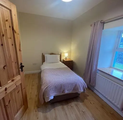 3 Bedroom In The Lahinch Area. 펜션 *