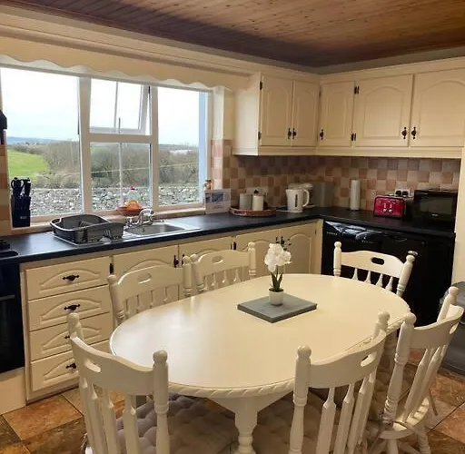 펜션 3 Bedroom In The Lahinch Area.